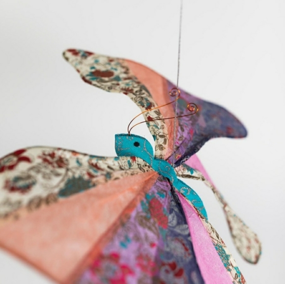 **SOLD** Set of Silk Paper Butterflies Mobil BNWT - Picture 2 of 7